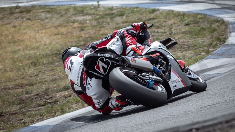 Bridgestone выведет на рынок мотоциклетные слики Racing Battlax V03